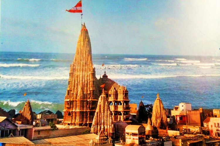 Why is Dwarkadhish Temple famous for?